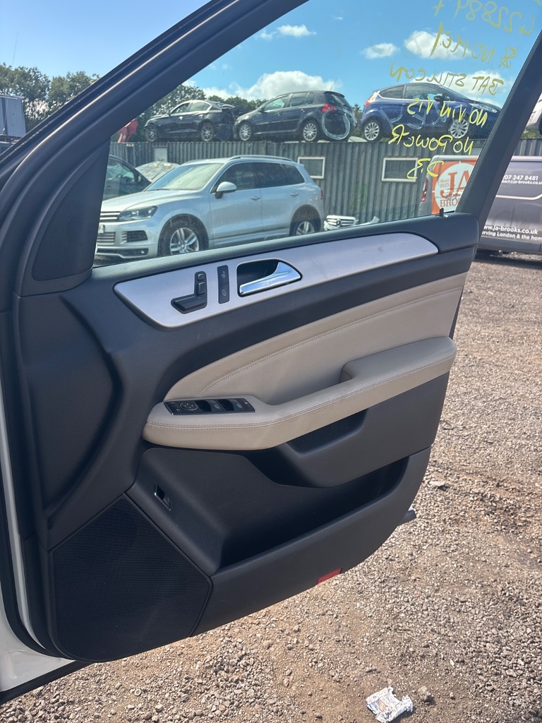 [EPE-117575] Panel interior de puerta delantera derecho Mercedes-Benz M-Class