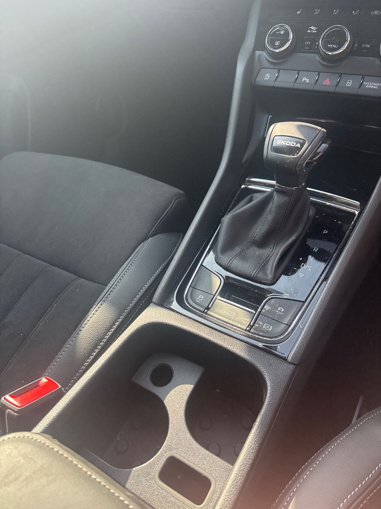 [EPE-117718] Consola central Skoda Karoq NU7