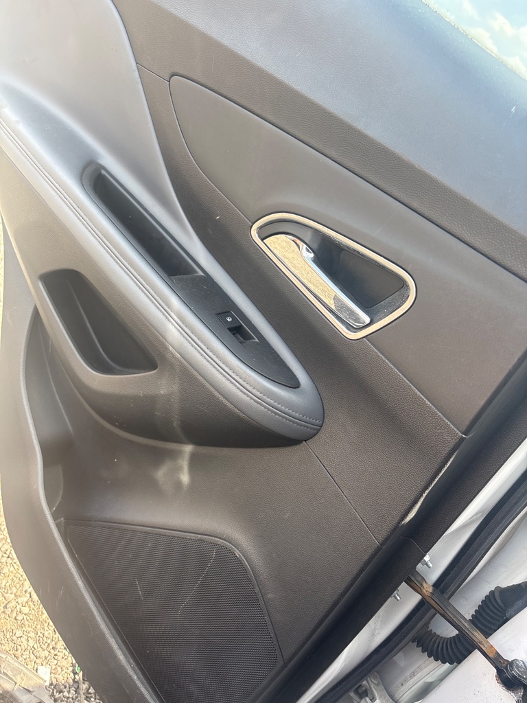 [EPE-117994] Panel interior de puerta trasera izquierda Opel Mokka J13