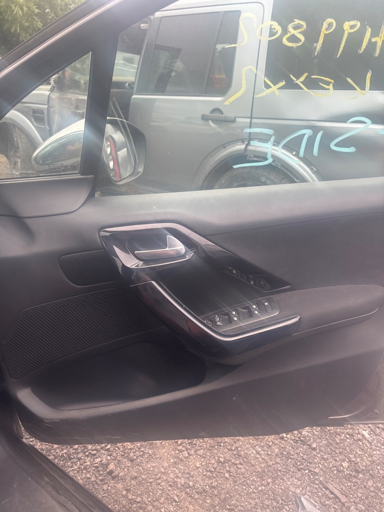[EPE-118181] Panel interior puerta delantera derecha Peugeot 208