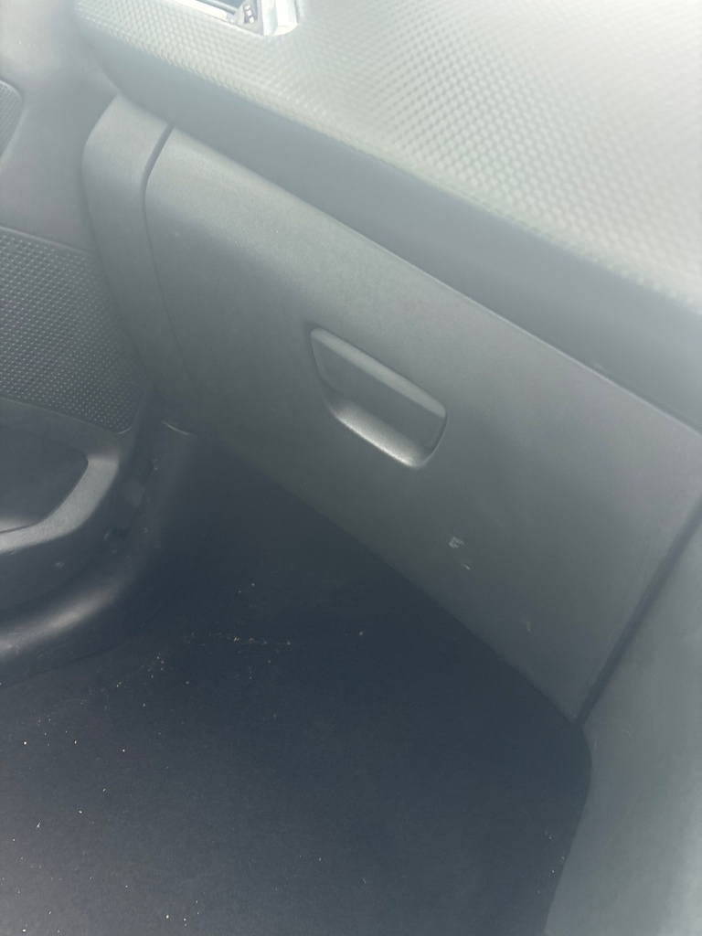 [EPE-118268] Montaje de la guantera Peugeot 208