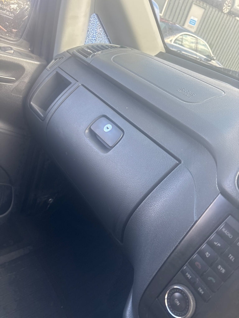 [EPE-119056] Guantera Mercedes-Benz Vito