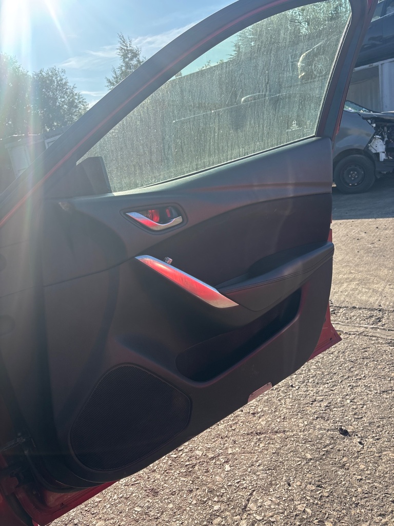 [EPE-119637] Panel interior de puerta delantera derecha Mazda 6 (2012-2020)