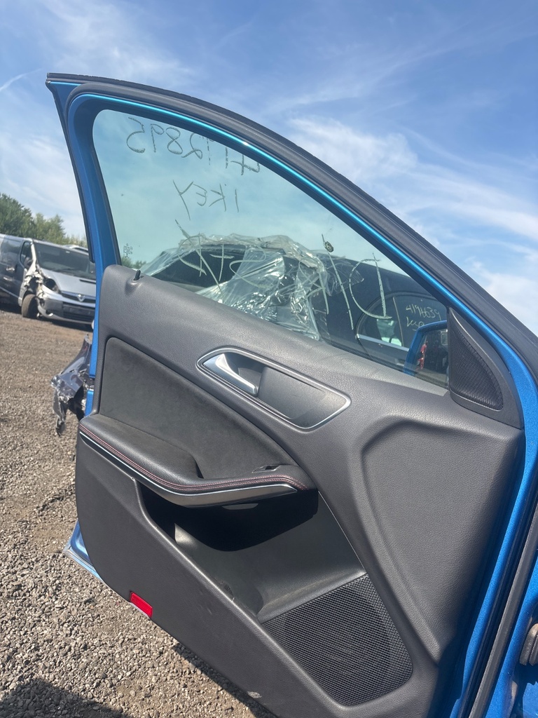 [EPE-120739] Panel interior de puerta delantera izquierda Mercedes Clase A