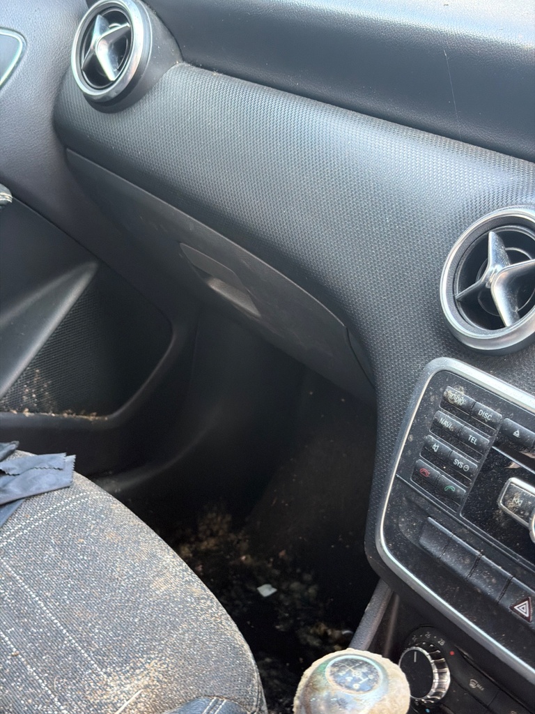 [EPE-122882] Montaje de guantera para Mercedes Clase A W176