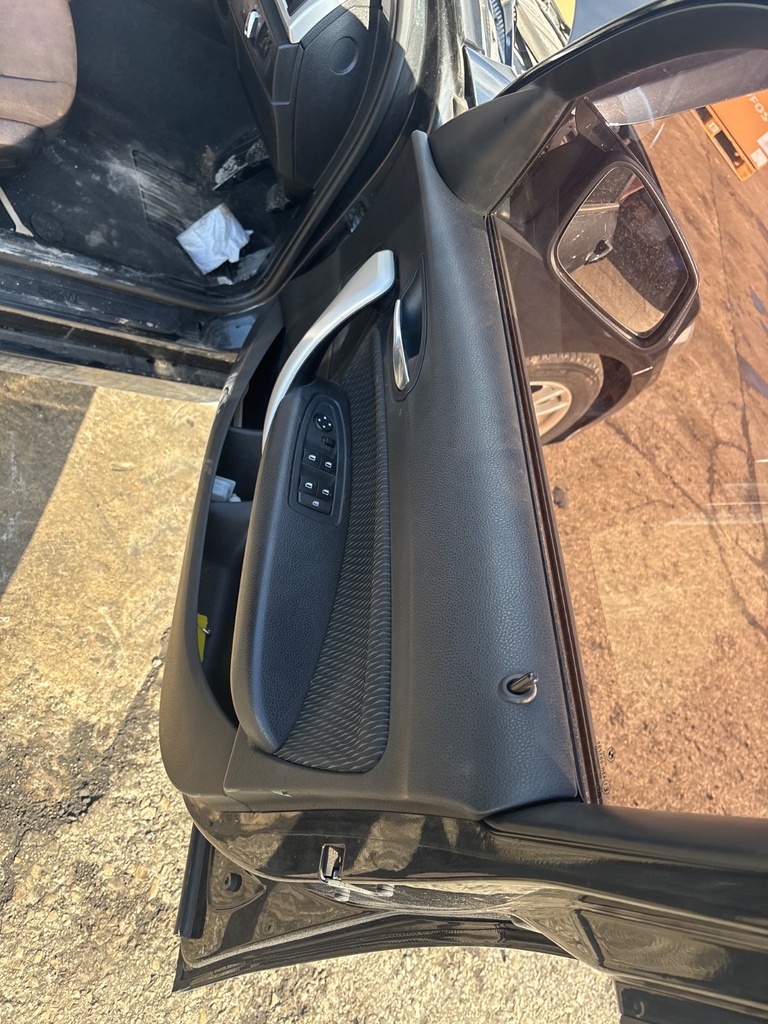 [EPE-122941] Panel de puerta delantero derecho BMW Serie 1