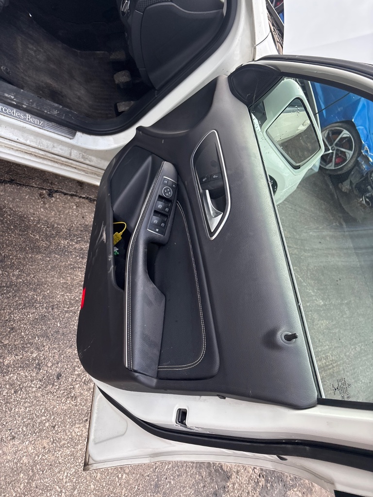 [EPE-123572] Panel interior de puerta delantera derecho Mercedes Clase A W176