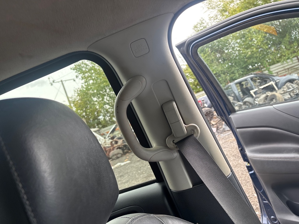 [EPE-122411] Embellecedor Pilar B Nissan Navara NP300 2017