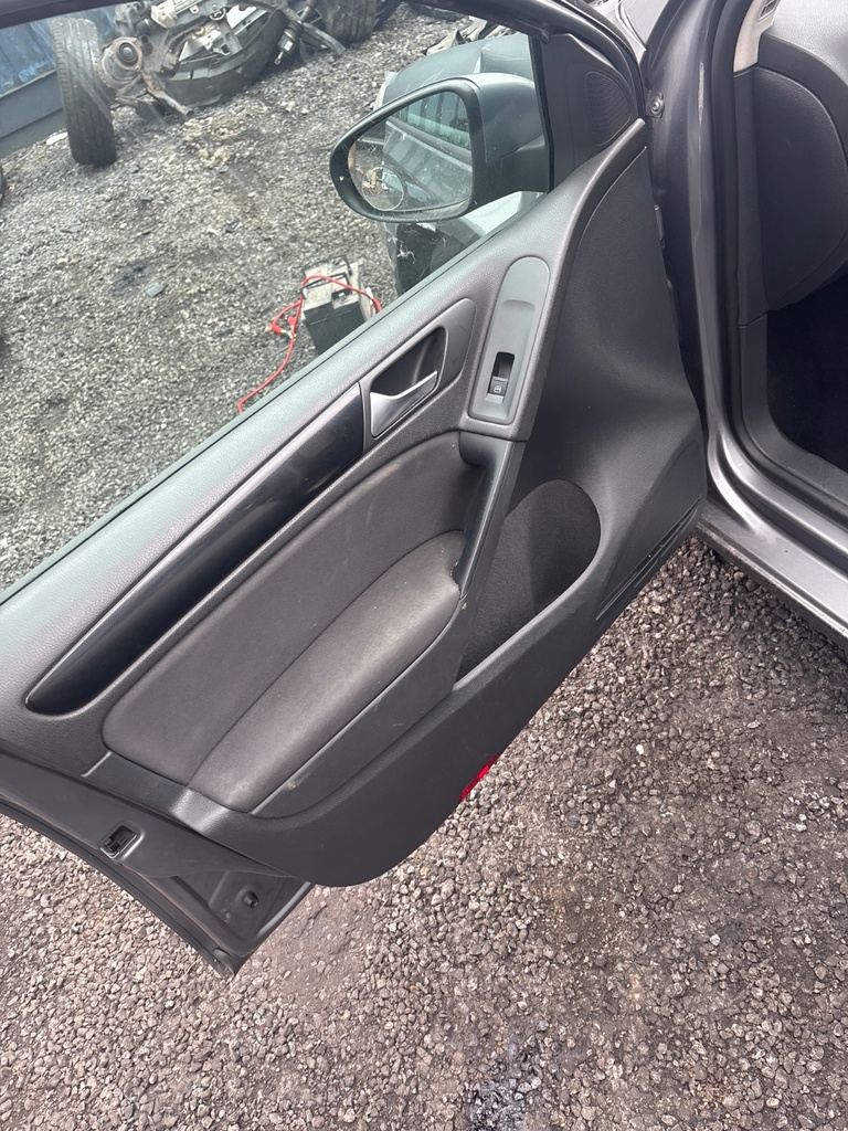 [EPE-122600] Panel interior de puerta delantera izquierda VW Golf VI 5K1