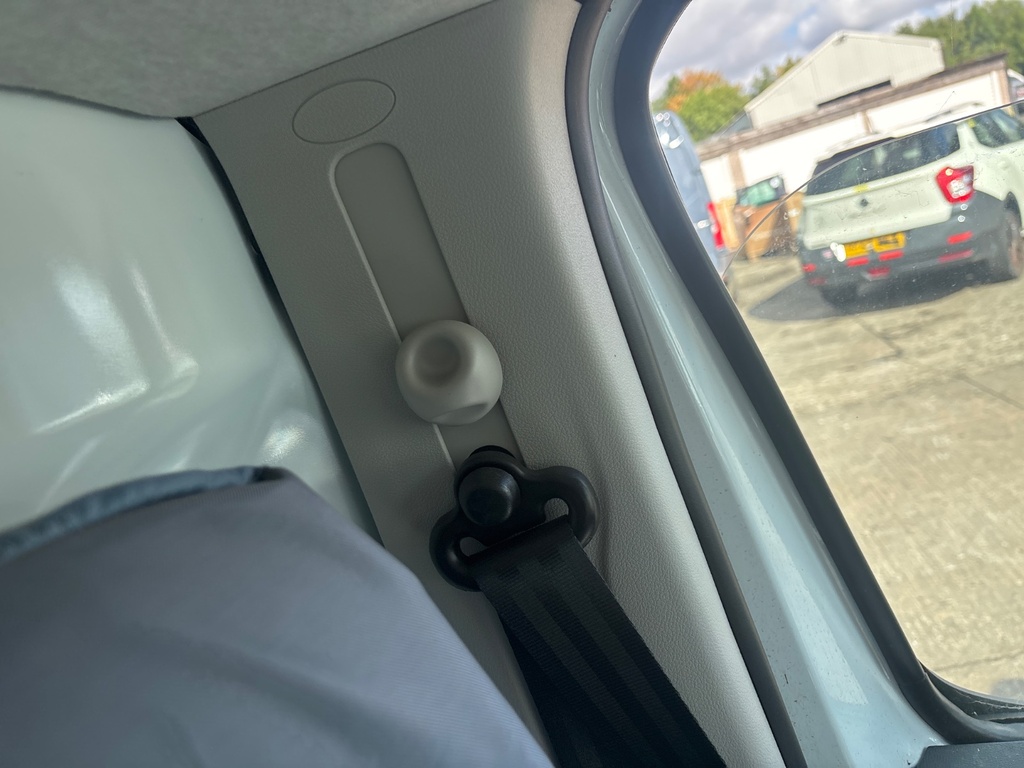 [EPE-122811] Embellecedor de pilar B Renault Trafic III