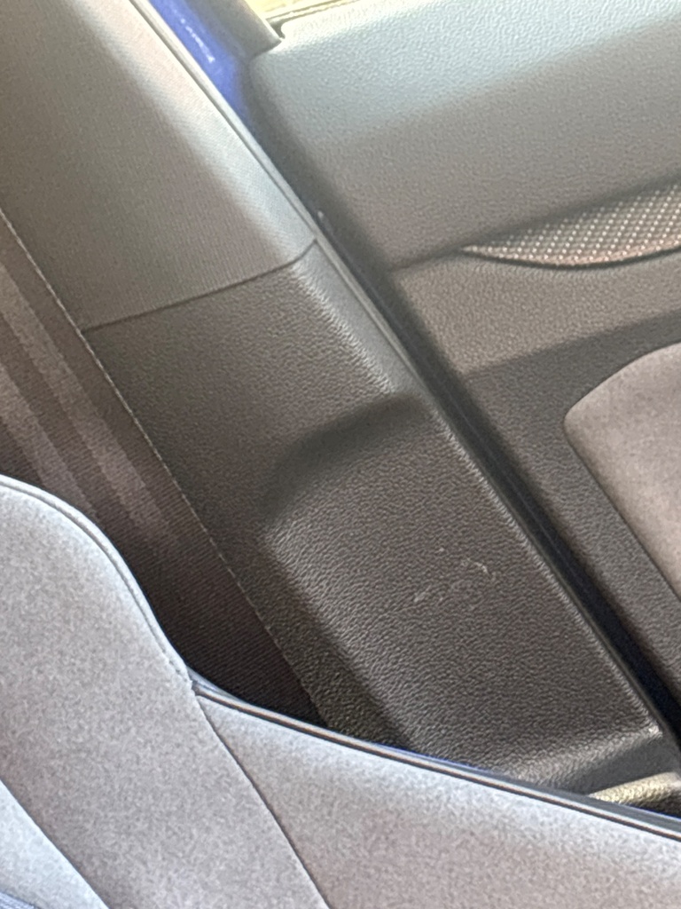 [EPE-123309] Embellecedor pilar B inferior izquierdo VW Golf 2023