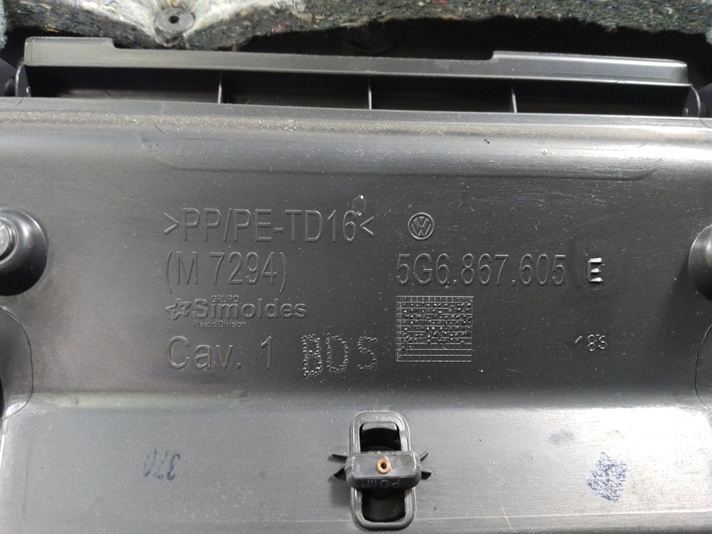 [MTD-535589] Revestimiento de portón para VW Golf