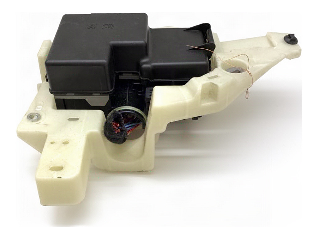 [STARK-932789] Caja de fusibles Volvo S60 III