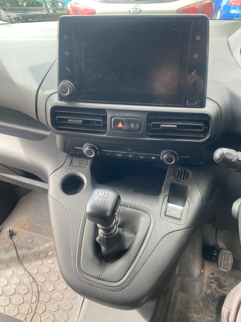 [EPE-102234] Reposacabezas delantero izquierdo Peugeot Partner K9 2023