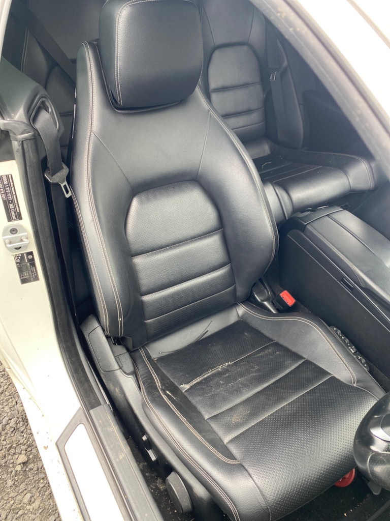 [EPE-102348] Reposacabezas delantero derecho para Mercedes-Benz E-Class Coupe 3.0 (OM642.836) 2011