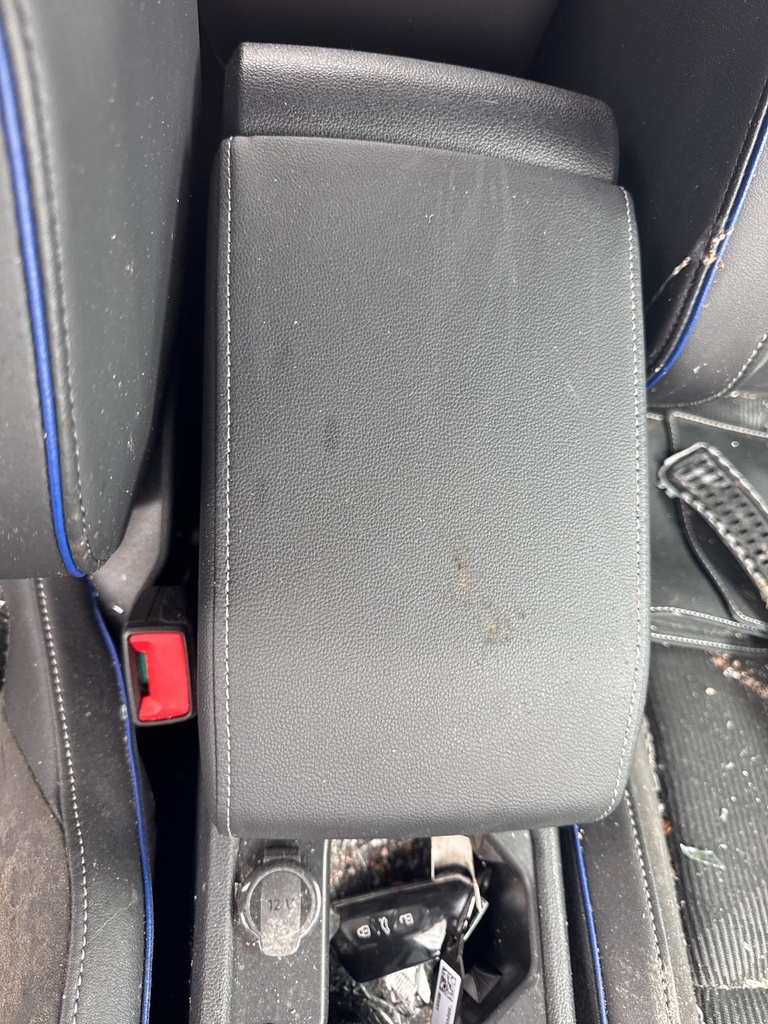 [EPE-102571] Reposabrazos de consola central 2024 VW Golf 1,5 eTSI