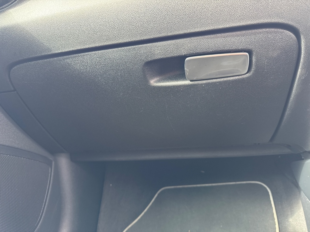 [EPE-103418] Montaje de la guantera 2012 Audi A1 1.6 TDI