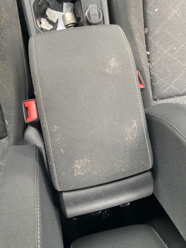 [EPE-102896] Reposabrazos de consola central 2021 VW Golf VIII 1.5 TSI
