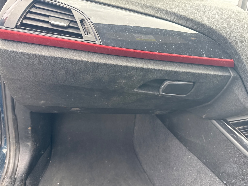 [EPE-103593] Montaje de la guantera para BMW Serie 1 Sports Hatch 2.0 (2014)