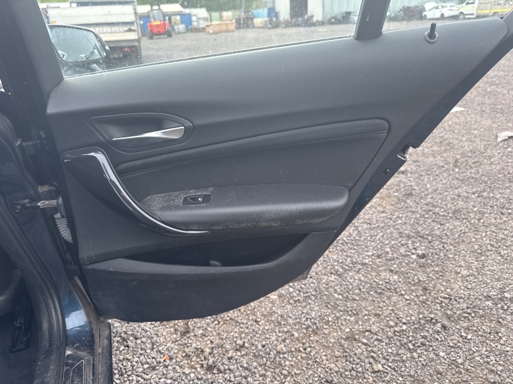 [EPE-103677] Elevador de cristal puerta trasera derecho para BMW 1 Sports Hatch 2014 (B38, N47D20C, N47D20K1)