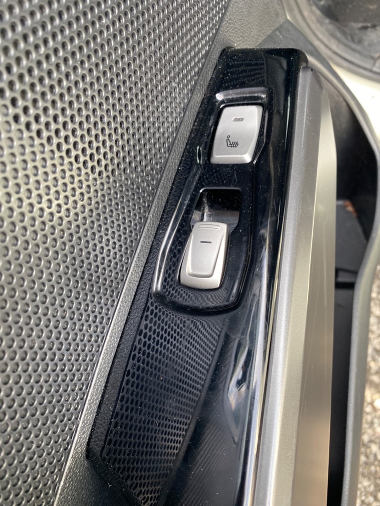 [EPE-103879] Interruptor elevalunas eléctrico trasero izquierdo SsangYong Tivoli 2018