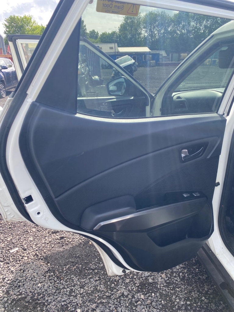 [EPE-103880] Arnés cableado puerta trasera izquierdo SsangYong Tivoli 2018