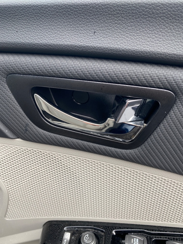 [EPE-103964] Tirador puerta delantera interior derecho SsangYong Tivoli Ultimate 2021