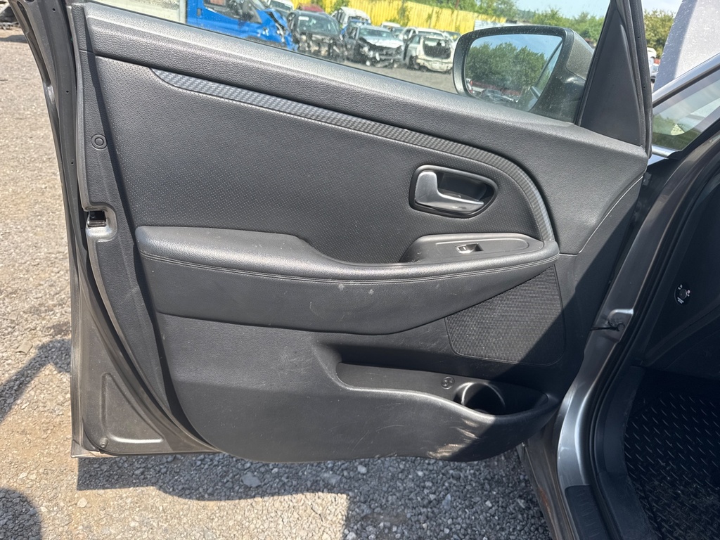 [EPE-105132] Panel de guarnición interior puerta delantera izquierda Kia Carens IV 1.7 2017