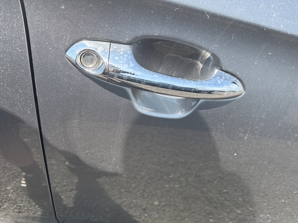 [EPE-105162] Tirador puerta delantera exterior derecho Kia Carens IV 2017 TITANIUM SILVER