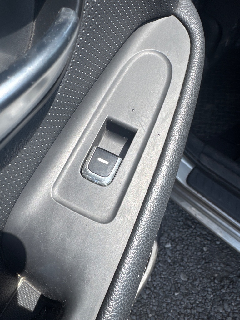 [EPE-105188] Interruptor elevalunas eléctrico trasero izquierdo Kia Carens IV 2017