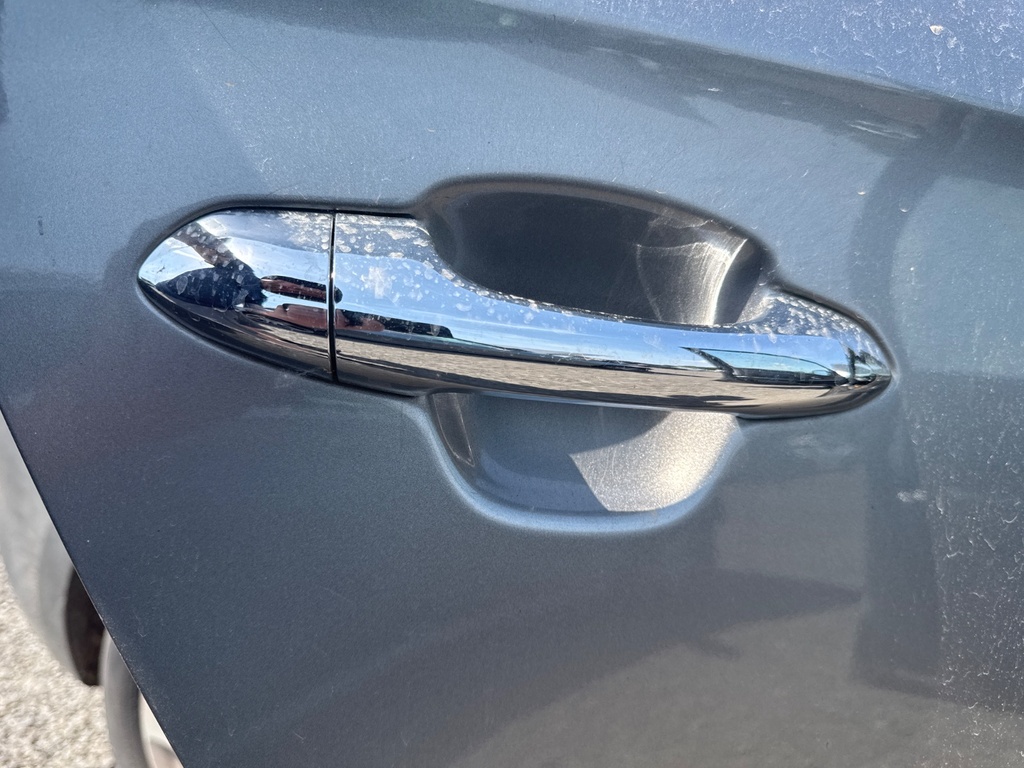 [EPE-105218] Tirador exterior puerta trasera derecha Kia Carens IV 2017 Titanium Silver