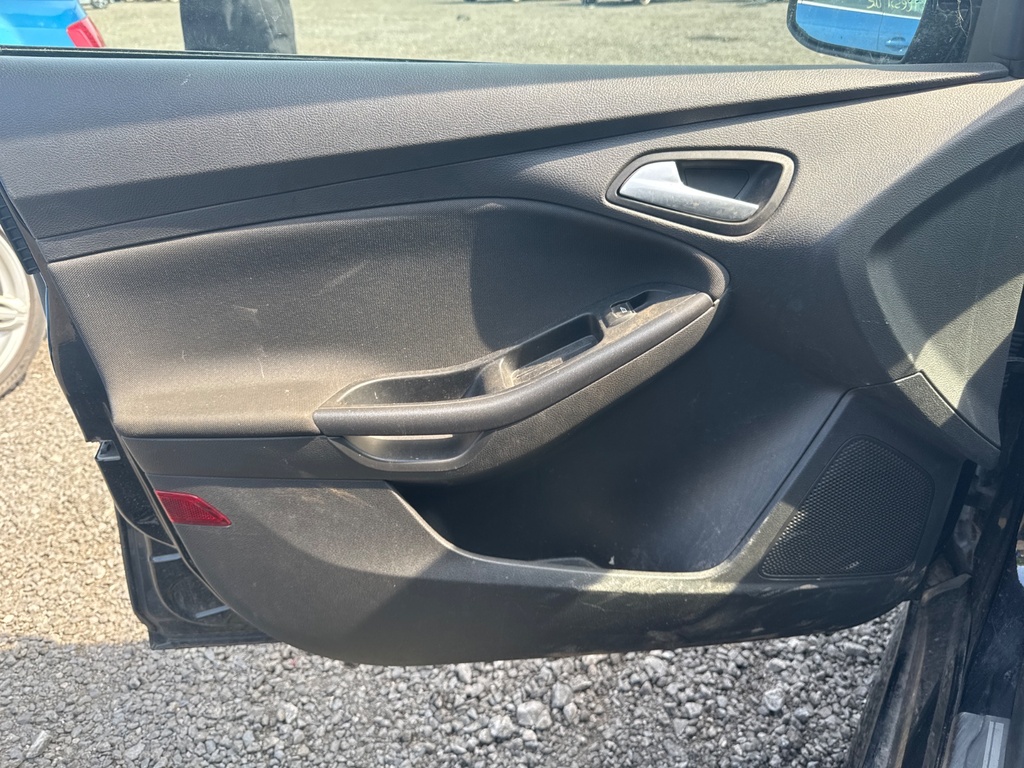 [EPE-105312] Panel de guarnición interior puerta delantera izquierda Ford Focus 2017 1.0