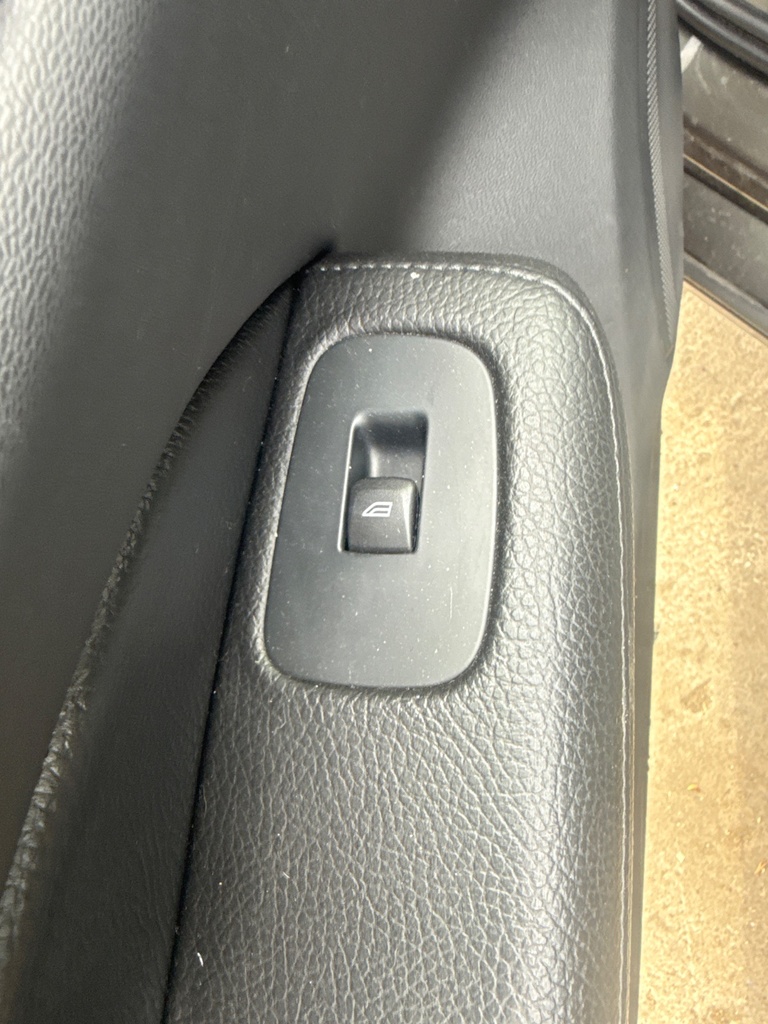 [EPE-105717] Interruptor de elevalunas eléctrico delantero izquierdo 2021 Volvo V60 Gris