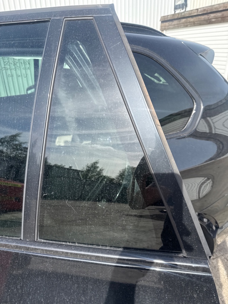 [EPE-106158] Cristal de puerta triángulo trasero izquierdo BMW X5 E70 2011