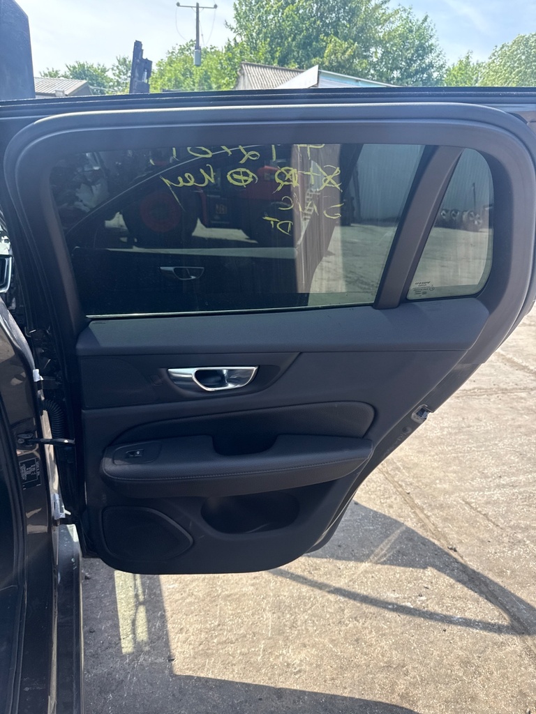 [EPE-105700] Altavoz de puerta trasero derecho Volvo V60 2021
