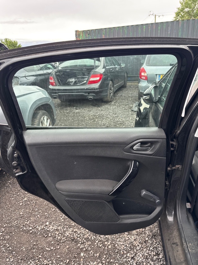 [EPE-107305] Elevalunas de puerta trasera izquierdo Peugeot 208 CA 2014 KTV BLACK PEARL PAINT