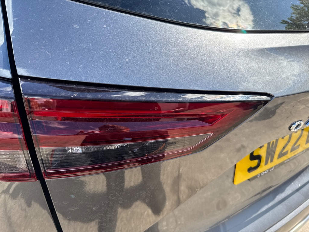 [EPE-107586] Piloto de portón trasero o maletero izquierdo para Nissan Qashqai MK3 J12 2022 HR13DDT