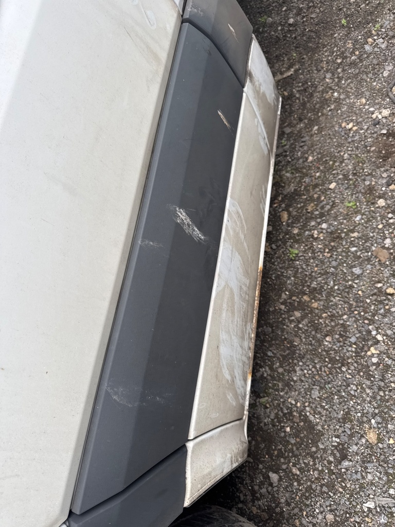 [EPE-108940] Moldura de puerta delantera izquierda Mercedes-Benz Sprinter 2015 9147 White