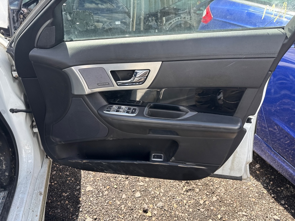 [EPE-108997] Solenoide de cierre centralizado puerta delantera derecha para Jaguar XF 2014