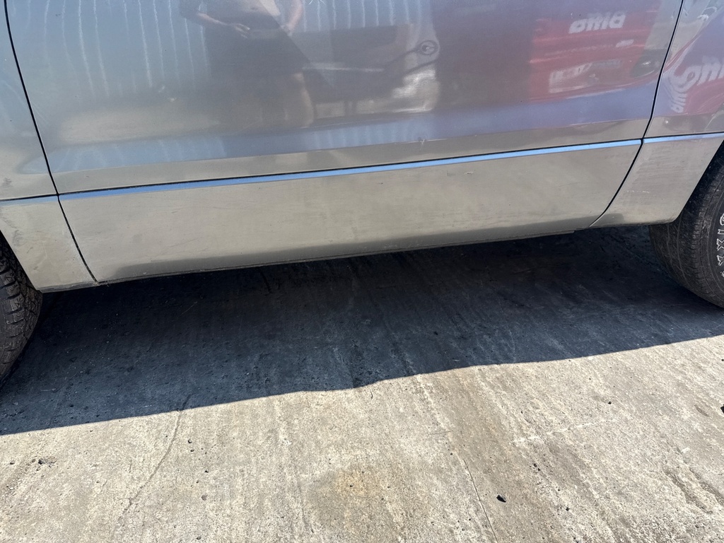 [EPE-109680] Moldura de puerta delantera izquierda Suzuki Vitara 2009 Gris