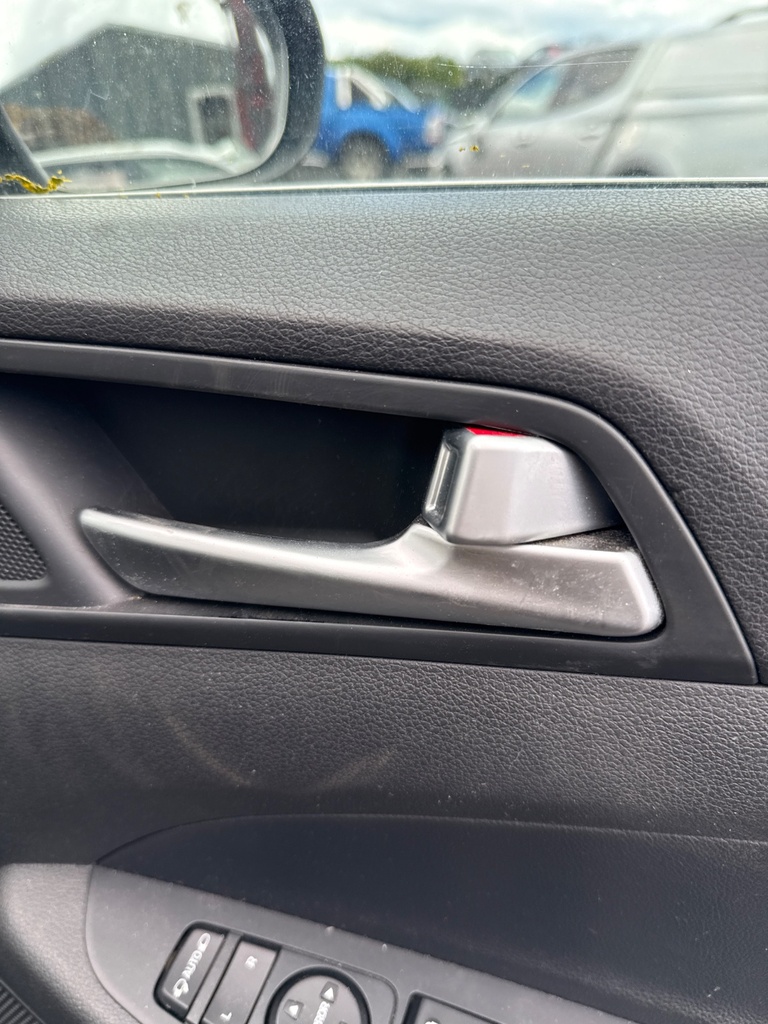 [EPE-109837] Tirador puerta delantera interior derecho Hyundai Tucson 2015 Moon Rock Grey