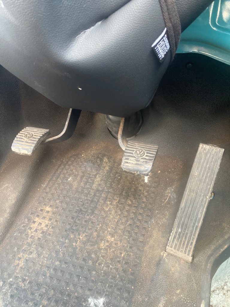 [EPE-109936] Conjunto de pedales VW Transporter T3 bus 2.0 1982