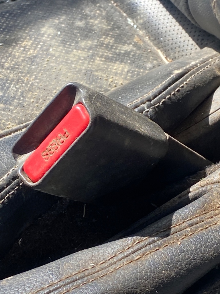 [EPE-110022] Interruptor de cinturón seguridad delantero derecho Nissan Navara 2.3 dci 2016