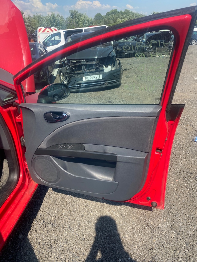 [EPE-110035] Panel interior de puerta delantero derecho Seat Leon 2005