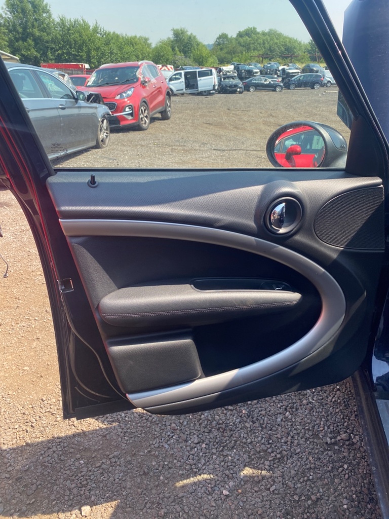 [EPE-110329] Panel interior de puerta delantera izquierdo para Mini Countryman R60 2015