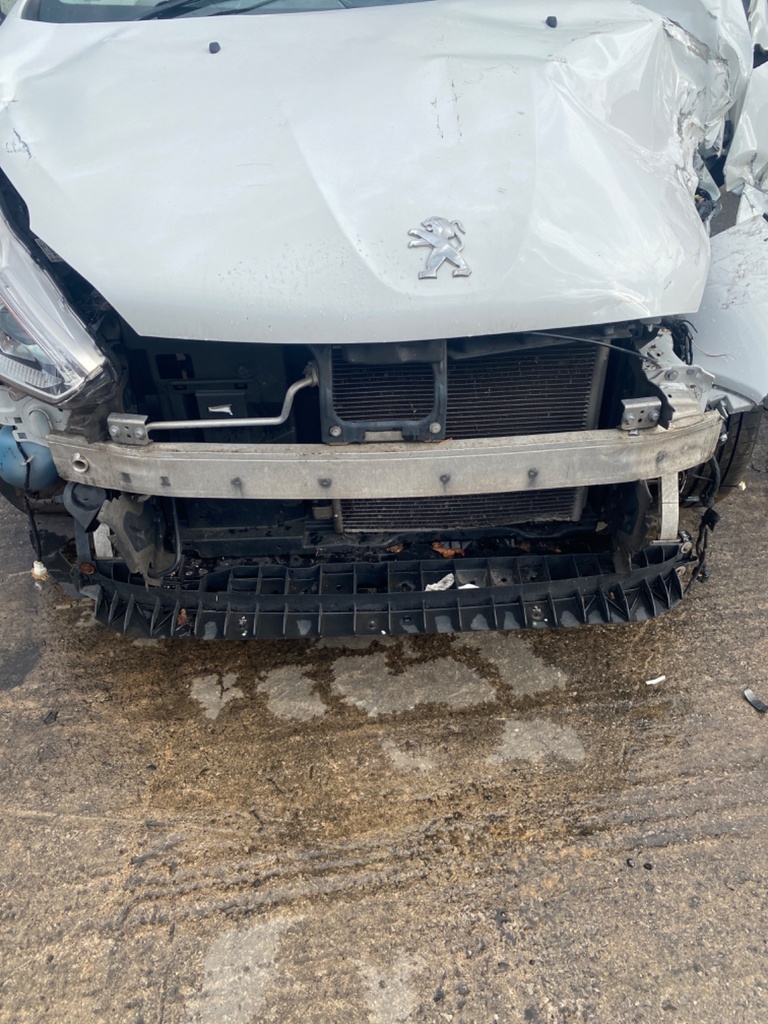 [EPE-110484] Refuerzo de parachoques delantero Peugeot 208 2018 EWP White