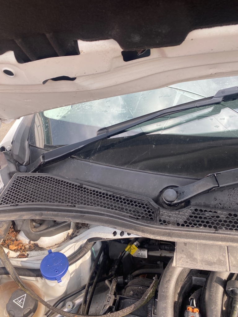 [EPE-110486] Motor de limpiaparabrisas delantero Peugeot 208 2018 61KW 82CV