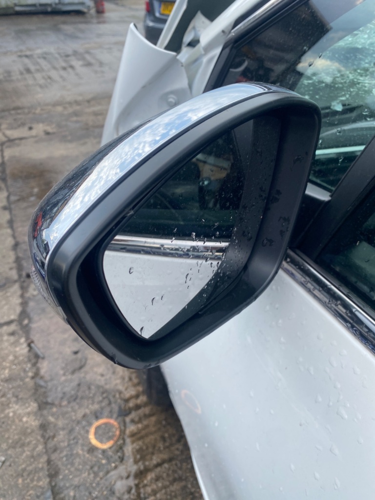 [EPE-110567] Retrovisor izquierdo Peugeot 208 2018 EWP White