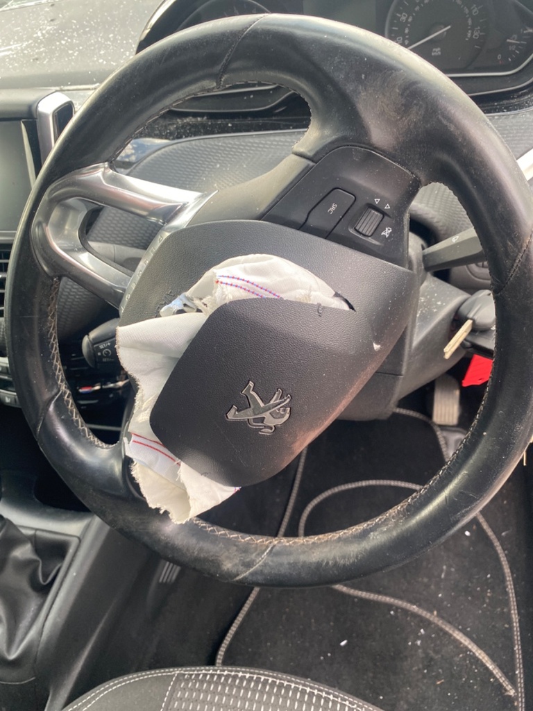 [EPE-110530] Volante de dirección Peugeot 208 1.2 PureTech 2018