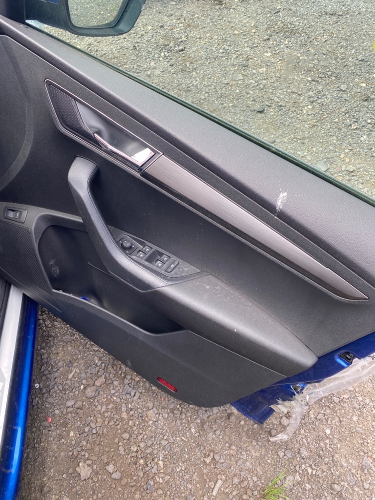 [EPE-110645] Arnés de cables puerta delantera derecha Skoda Karoq 2021